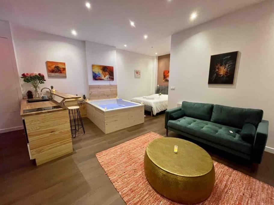 Colline, La Suite Cinema Spa Privee Nancy Exterior photo